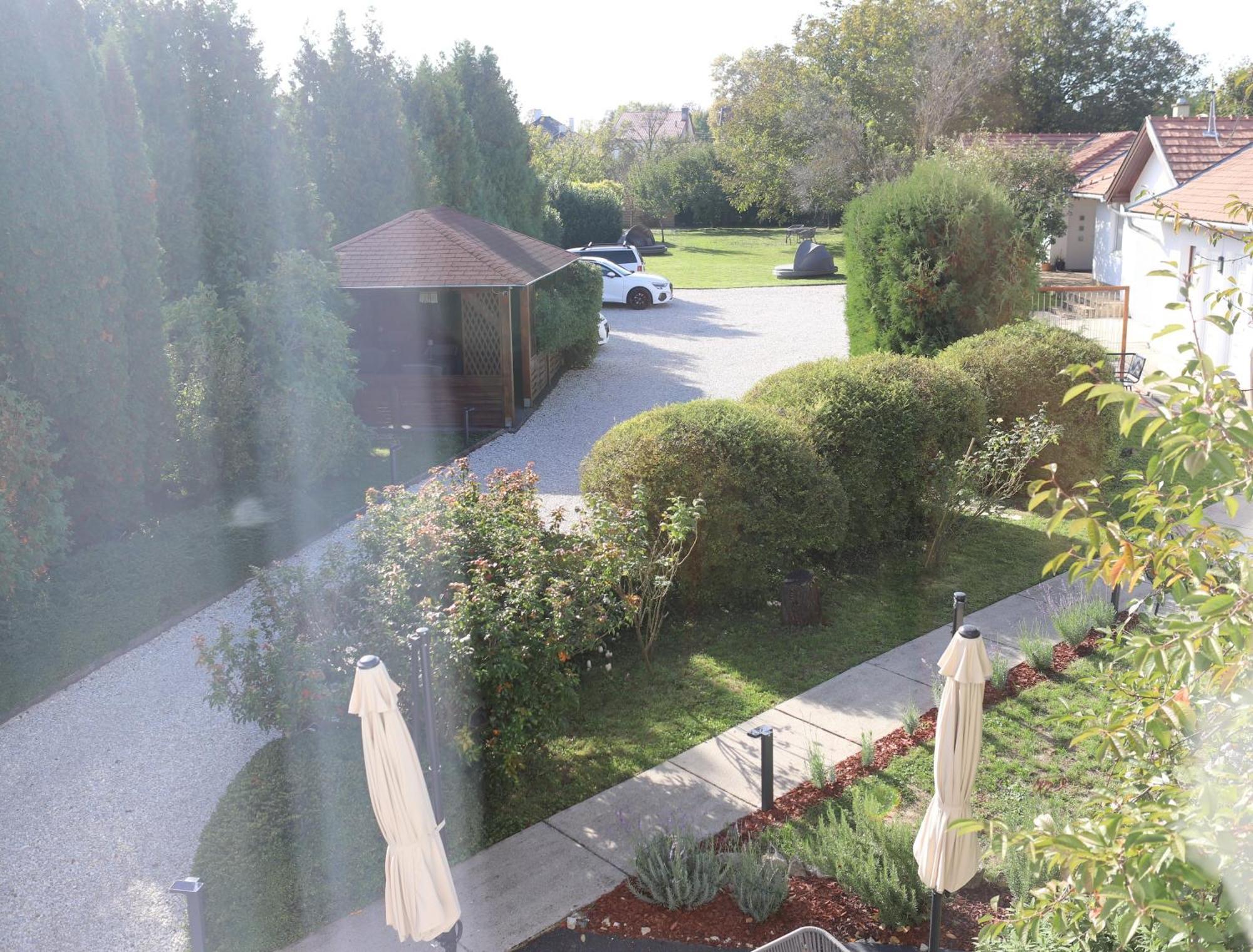 The Secret Garden - Keszthely Bed & Breakfast Exterior foto